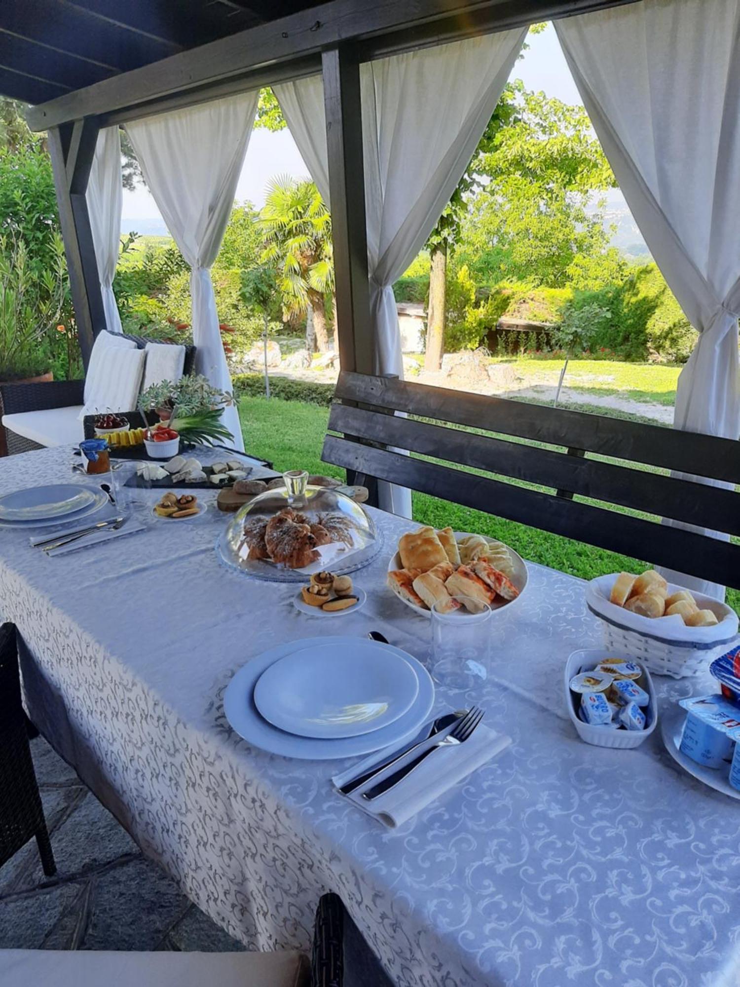 Suite Villa Aurelj Barolo Bagian luar foto
